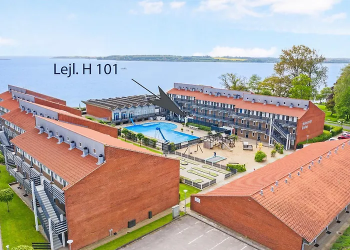 By The Sea - Linen And Towels Included * פאבורג