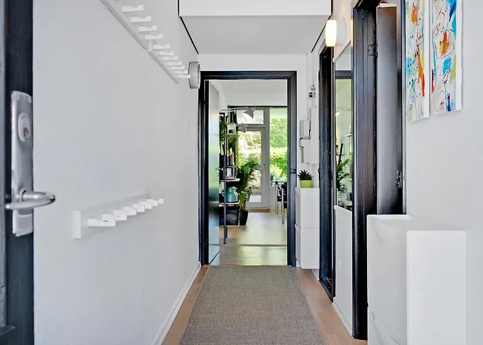 By The Sea - Linen And Towels Included דירה