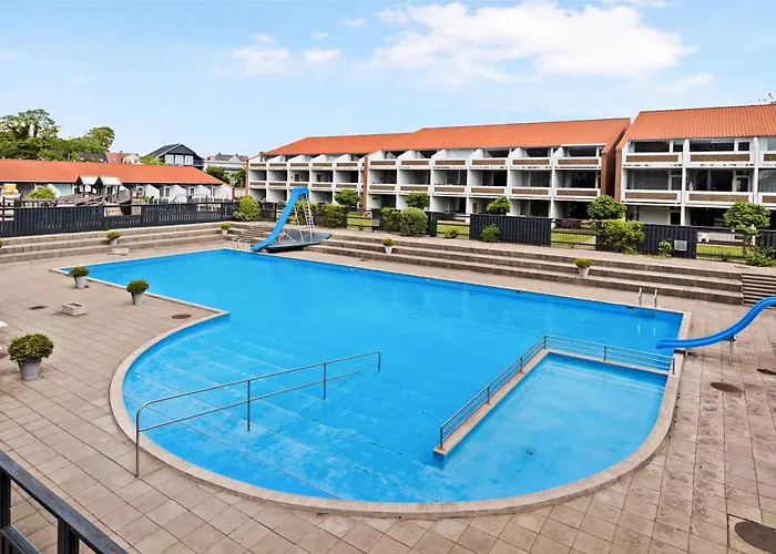 By The Sea - Linen And Towels Included דירה