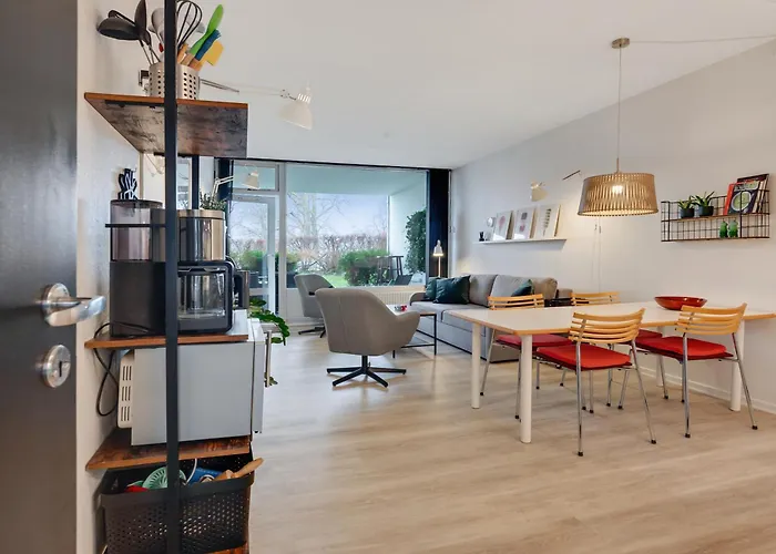 By The Sea - Linen And Towels Included דירה